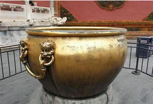 原创学生游泳发现一口缸贩子开价110万家里炸锅谈一夜后上交国家