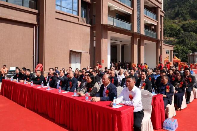 【头条】翔云镇头梅村高梅住宅小区举行竣工庆典暨产权颁证仪式